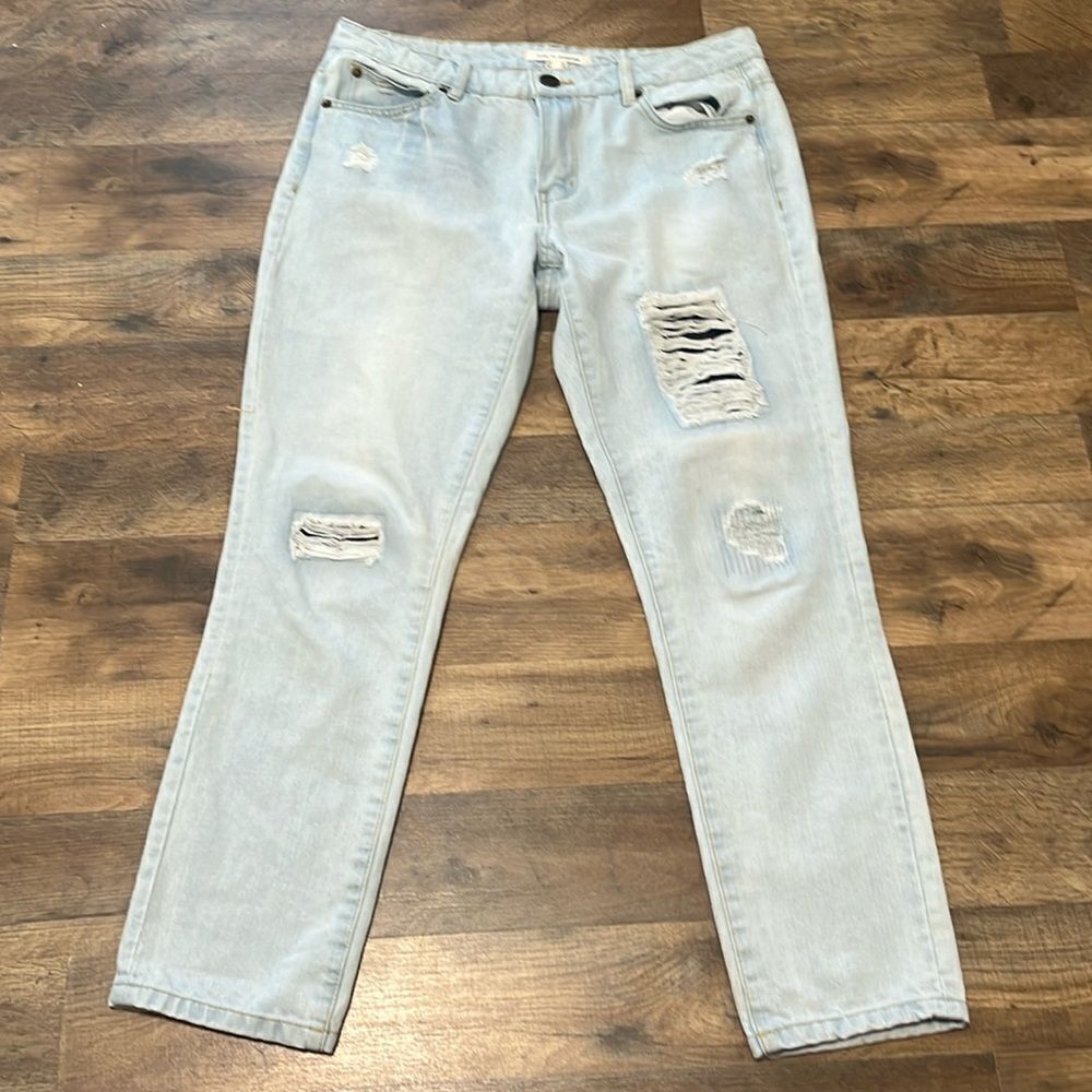 Life in Progress decreased light wash jeans size 27